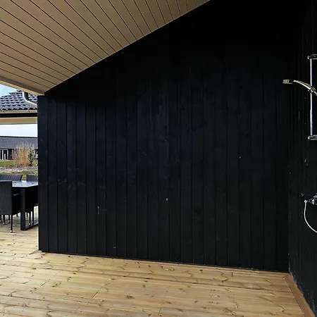 10 Person In Idestrup-by Traum